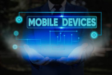 El yazısı metin Mobil Aygıtları. Akıllı telefon tablet bilgisayarı gibi taşınabilir bir bilgisayar kavramı.