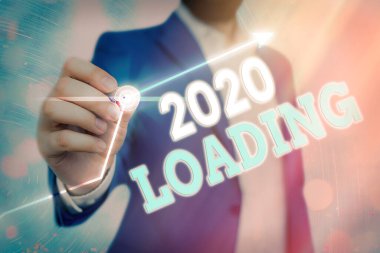 2020 Yükleme 'yi gösteren kavramsal el yazısı. İş fotoğrafı tanıtımı. Gelecek yılın reklamı. Gelecek etkinliğin tahminleri..