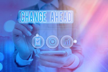 İleride Değişiklik 'i gösteren not yazılıyor. İş fotoğrafı gösterimi Bazı değişiklikler gerçekleşmeyi bekliyor Perspektif Beklemede.