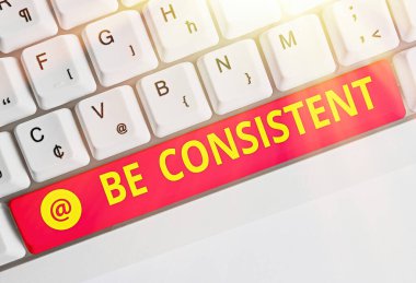 Metin işareti tutarlı olduğunu gösteriyor. Kavramsal Fotoğraf Üniforması Değişmez Firma Değişmez Uyum.