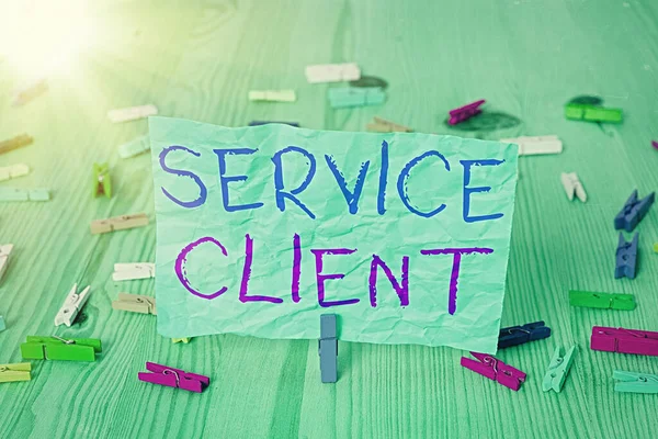 Word scrittura di testo Service Client. Concetto di business per affrontare la soddisfazione e le esigenze dei clienti in modo efficiente . — Foto Stock