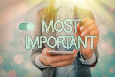 El yazısı en önemli metin yazısıdır. Kavram, en büyük ya da en yüksek dereceli değer ya da benzeri anlamlara gelir..