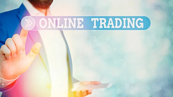 Σήμα κειμένου που δείχνει Online Trading. Εννοιολογική φωτογραφία Αγορά και πώληση περιουσιακών στοιχείων μέσω μιας διαδικτυακής πλατφόρμας μεσιτείας. — Φωτογραφία Αρχείου