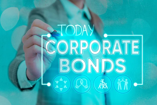 Schreibender Zettel mit Unternehmensanleihen. Business-Foto zeigt Unternehmen, um Finanzierung aus verschiedenen Gründen zu beschaffen. — Stockfoto
