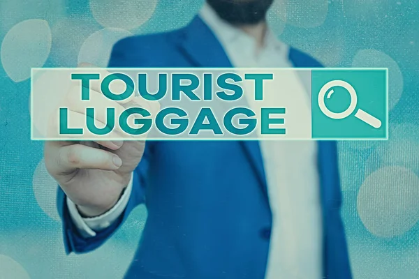 공식 문서는 《 Tourist Luggage 》 이 다. 개념이란 여행에 필요 한 모든 것을 담고 있는 큰 가방을 의미 한다. — 스톡 사진