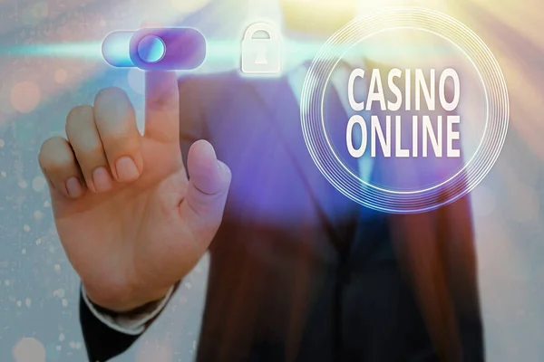 Escritura manual conceptual que muestra Casino Online. Texto de la foto del negocio Juego de póker de ordenador Gamble Royal Bet Lotto High Stakes . — Foto de Stock