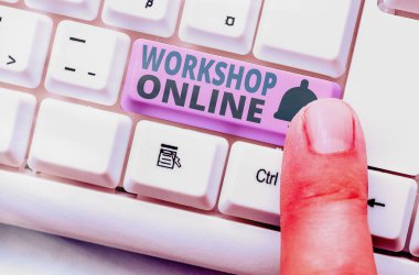 Çevrimiçi Atölye 'yi gösteren kavramsal el yazısı. İşyeri fotoğraf odası veya malların tamir edildiği bina.