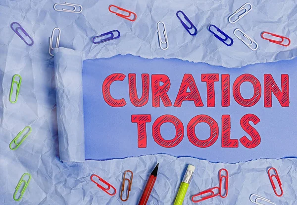 Kézírás szöveg Curation Tools. Koncepció jelentése Egy adott témával kapcsolatos információk gyűjtésére használt szoftver. — Stock Fotó