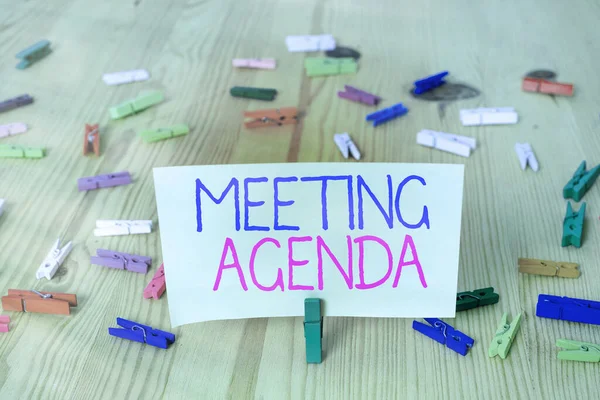 Textschild mit der Tagesordnung des Treffens. Konzeptfoto Eine Agenda setzt klare Erwartungen für das, was zu einem Treffen gehört. — Stockfoto