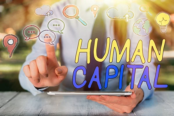 Sinal de texto mostrando Capital Humano. Foto conceitual Recursos Coletivos Intangíveis Competência Capital Educação . — Fotografia de Stock