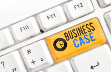Business Case 'i gösteren bir not yazıyorum. Sözlü Sunum Yeni Görev İş Fotoğrafı Gösterimi Teklifi.