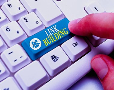 Link Binası 'nı gösteren not yazılıyor. SEO Dönem Değiş tokuşu Bağlantılarını gösteren iş fotoğrafı Hyperlinks İndeksli.
