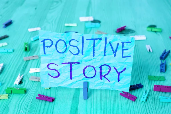 Word writing text Positive Story. Geschäftskonzept für aussagekräftige und motivierende Artikel Gute Nachrichten Erfolgsmeldung. — Stockfoto