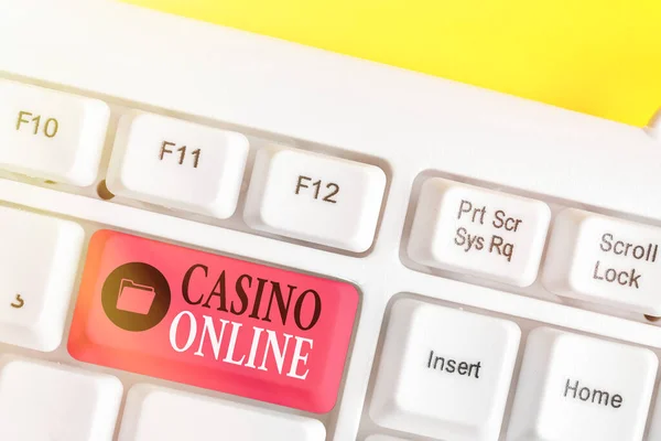 Word zapisuje text Casino Online. Obchodní koncept pro počítačové pokrového hry Gamble královské sázky loterie. — Stock fotografie