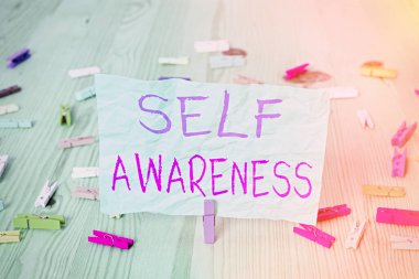 Metin yazma farkındalığı. Bir bireyin bir duruma ya da olaya karşı bilinçlenmesi için iş kavramı.