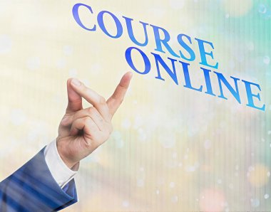 Course Online 'ı gösteren not yazılıyor. E-Learning Elektronik Eğitim Uzaktan Çalışma Dijital Sınıfı.