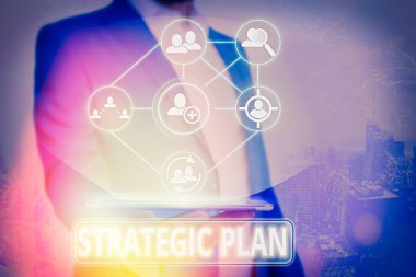 El yazısı Stratejik Plan. Anlamı kavramsal strateji tanımlama ve karar verme süreci.