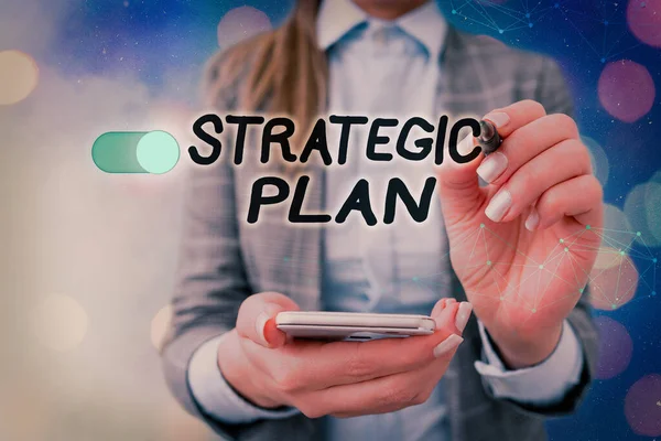 Textový nápis zobrazující strategický plán. Koncepční foto Proces definování strategie a rozhodování. — Stock fotografie