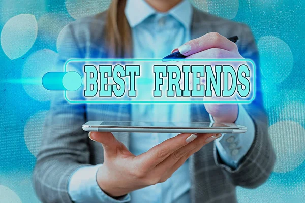 Psaní textu o nejlepších přátelích. Pojem znamená "jedinec, kterého si ceníš víc než každého jiného".. — Stock fotografie