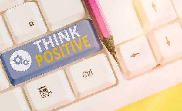 Escritura de texto a mano Piensa positivamente. Concepto significado La tendencia a ser positivo u optimista en la actitud . — Foto de Stock