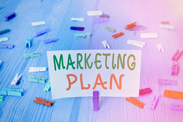 Écriture conceptuelle montrant le plan de marketing. Texte de la photo d'entreprise Document complet des activités commerciales et de la publicité . — Photo