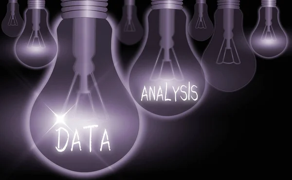 Kelime yazma veri analizi. Sayıları Analitik Sonuç Tahminine Çevirmek için iş konsepti. — Stok fotoğraf