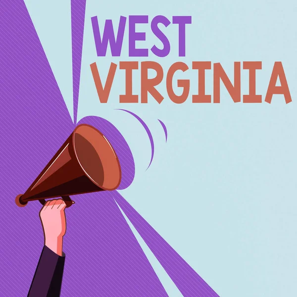 Sms 'je met West Virginia. Conceptuele foto Verenigde Staten van Amerika State Travel Tourism Trip Historische Hu analyse Hand Holding Upward Megaphone met Volume Sound Range Pitch Power. — Stockfoto
