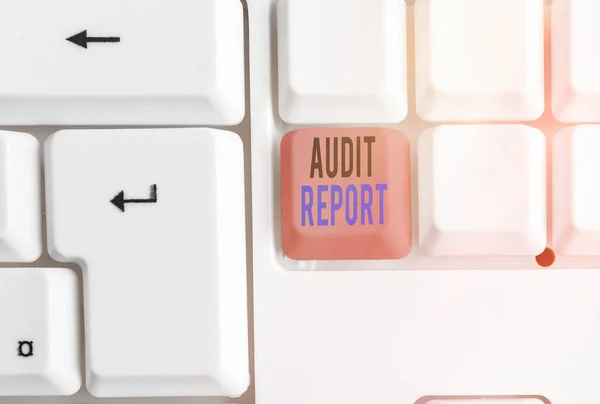 Textzeichen mit Audit Report. Konzeptfoto Eine Beurteilung des vollständigen finanziellen Status eines Unternehmens Vermögenswerte. — Stockfoto