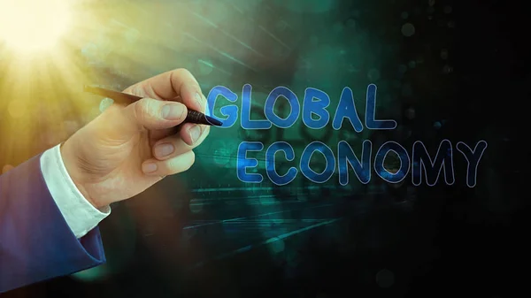 Textzeichen, das die Weltwirtschaft zeigt. Konzeptfotosystem von Industrie und Handel auf der ganzen Welt Kapitalismus. — Stockfoto
