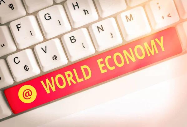 Tekstbord met wereldeconomie. Conceptuele foto Wereldwijd Internationale markten wisselen geld uit. — Stockfoto