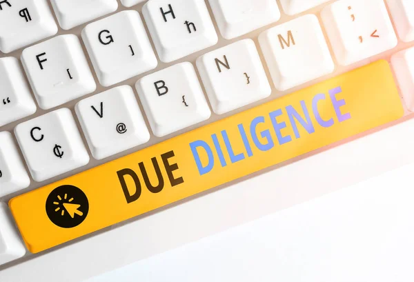 Escritura a mano de texto Due Diligence. Concepto que significa Auditoría Completa de Investigación Voluntaria . — Foto de Stock