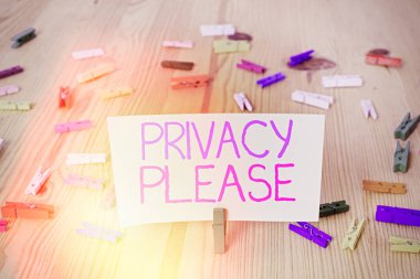 Mahremiyeti gösteren metin işareti. Lütfen. Kavramsal fotoğraf, birinden bireysel alanınıza saygı göstermesini istemektir..