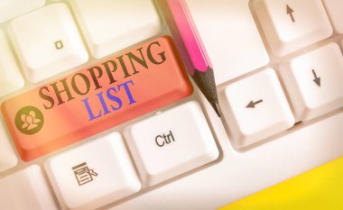 Alış veriş listesini gösteren metin işareti. Alınacak Temel Ögelere Kavramsal Fotoğraf Disiplin yaklaşımı.