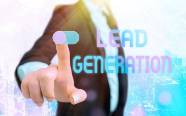 Lead Generation 'ı gösteren not yazılıyor. Tüketicilerin ilgisini çeken ya da ürünlere soruşturma başlatan bir iş fotoğrafı.