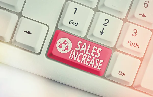 Word het schrijven van tekst Sales Increase. Business concept voor Groei uw bedrijf door het vinden van manieren om de omzet te verhogen. — Stockfoto