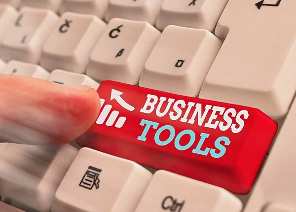 Texto de escritura de palabras Business Tools. Concepto de negocio para metodologías de marketing Utilización de procesos y tecnologías . — Foto de Stock