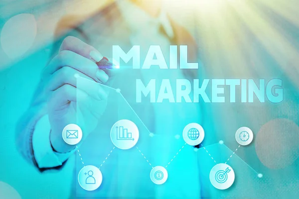 Γραπτό σημείωμα που δείχνει Mail Marketing. Πράξη παρουσίασης επαγγελματικών φωτογραφιών για την αποστολή διαφημιστικών μηνυμάτων. — Φωτογραφία Αρχείου