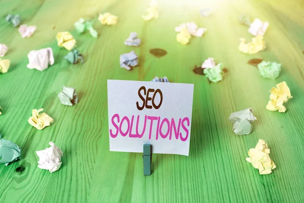 Signo de texto que muestra Seo Solutions. Foto conceptual Motor de búsqueda Página de resultados Aumentar los visitantes por rankings . —  Fotos de Stock