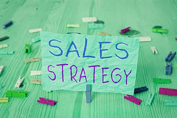 Texto de escritura de palabras Estrategia de ventas. Concepto de negocio para Plan para alcanzar y vender a su mercado objetivo Marketing . —  Fotos de Stock