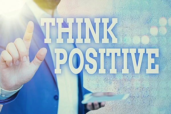 Texto de escritura de palabras Piensa positivamente. Concepto de negocio para La tendencia a ser positivo u optimista en actitud . — Foto de Stock