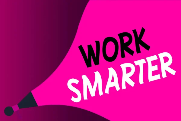 Ecriture conceptuelle montrant Work Smarter. Photo d'affaires mettant en valeur l'efficacité Soyez intelligent dans votre travail Faire des stratégies réussies mégaphone Extension de l'intensité sonore et le volume . — Photo