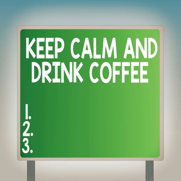 Pisząc tekst pokazujący Keep Calm And Drink Coffee napisany na lepkiej nucie w biurze z kulkami z papieru śrubowego. Biznes koncepcja zachęcić osoby do picia kofeiny i zrelaksować się na białym — Zdjęcie stockowe