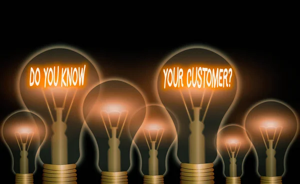 Szöveges jel mutatja Do You Know Your Customer Question. A koncepcionális fényképészeti szolgáltatás releváns információkkal látja el az ügyfeleket. — Stock Fotó