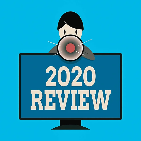 Текст для написания слов 2020 Review. Бизнес-концепция для запоминания прошлогодних событий Основные действия или хорошие шоу Человек стоит за смонтированным экраном PC Monitor Talking and Holding Megaphone . — стоковое фото