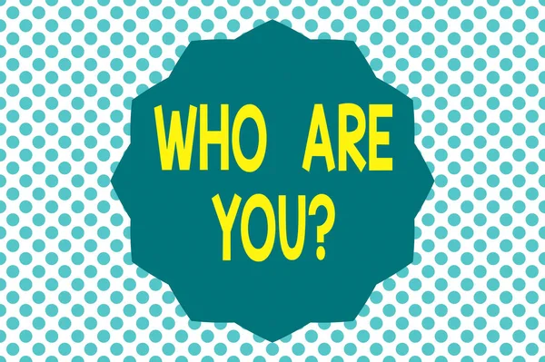 Piszę list z pytaniem "Kim jesteś?". Business photo showcasing z pytaniem o czyjąś tożsamość lub indywidualną informację Dwanaście 12 Pointed Star Dodecagon w Zigzag efekt Polygon. — Zdjęcie stockowe