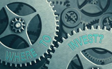 Soru Yatırılacak Kelime Metni. Finansal planlara veya hisse senetlerine parayı nereye koyduğumuzu soran iş konsepti.