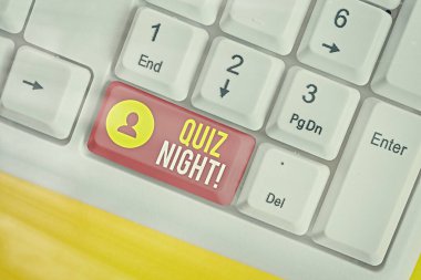 Kelime yazma Quiz Gecesi. Bireyler arasında akşam testi bilgi yarışması için iş kavramı.