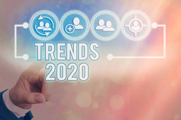 Schrijf notitie met de Trends 2020. Zakelijke foto waarin de algemene richting wordt belicht waarin iets zich ontwikkelt of verandert. — Stockfoto