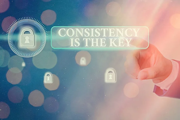 Texto de escritura de palabras La consistencia es la clave. Concepto de negocio para romper malos hábitos y formar buenos . — Foto de Stock