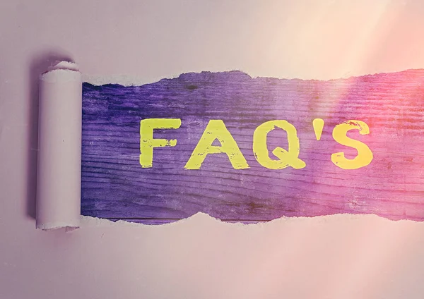 単語書き込みテキスト Faq S. 特定の主題に関連する質問と回答のリストのビジネスコンセプト. — ストック写真